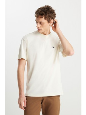 %100 Pamuk Relaxed Fit Geniş Kesim Bisiklet Yaka Minimal Logo Kırık Beyaz Tişört