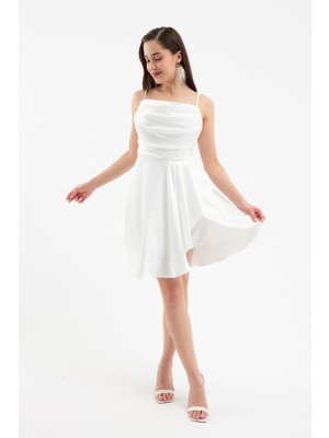 Kadın Beyaz Volanlı Yırtmaçlı Kısa Saten Abiye & Mezuniyet Elbisesi