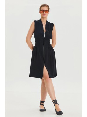 Dik Yaka Fermuar Detaylı Yazlık Elbise