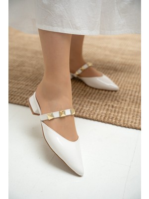 Ricco Beyaz Rugan Zımba Detaylı Kadın Terlik