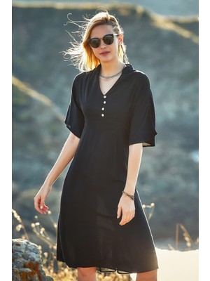 Los Banditos Düğme Detaylı V Yaka Yarım Kol Yazlık Elbise