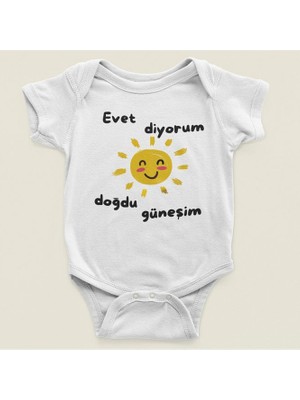 Sevbano Evet Diyorum Doğdu Güneşim Yazılı Pamuklu Yumuşak Unisex Çıtçıtlı Body Zıbın