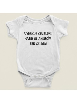 Sevbano Uykusuz Gecelere Hazır Ol Annecim Ben Geldim Yazılı Pamuklu Yumuşak Unisex Çıtçıtlı Body Zıbın