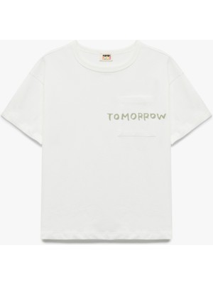 Koton Baskılı Cep Detaylı Bisiklet Yaka Pamuklu Kısa Kollu Tişört