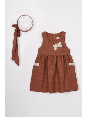 Bisiklet Yaka Dantel Detaylı Şapka Aksesuarlı Kahverengi Renk Kız Çocuk Elbise