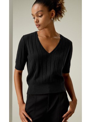 Siyah V Yaka Örgülü Kadın Triko Tişört MG2369