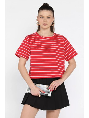 Gülseli Bisiklet Yaka Çizgili Kadın Tişört