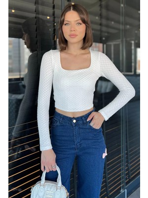 Gülseli Kadın Kare Yaka Kendinden Desenli Bluz