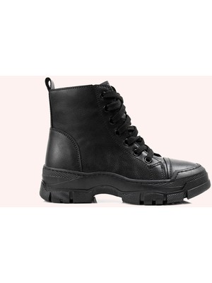 Kız Çocuk Kalın Taban Bağcıklı Siyah Bot