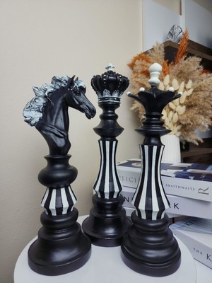 Dekoratif Büyük Boy (40 cm ) Polyester Beyaz Detaylı Siyah 3'lü Set Satranç Biblo Takımı