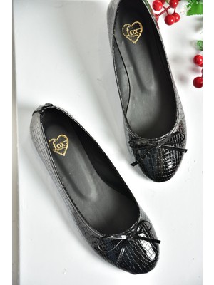 Fox Shoes S726056307 Siyah Yılan Baskılı Kadın Babet