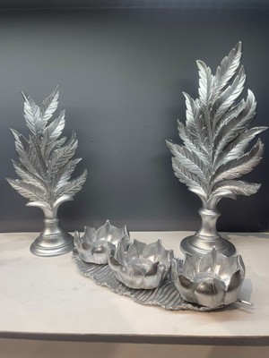 Dekoratif Polyester Ikili Dik Yaprak ve Üçlü Mumluk Takımı Gümüş