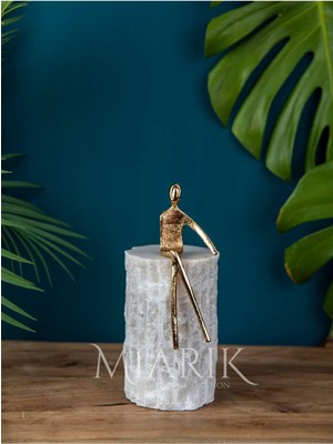 Mermer Üzerinde Oturan Altın Adam 10 x 10 x 16  cm