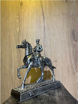 Mustafa Kemal Atatürk Heykel Biblo (At Üstünde)