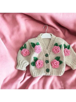 El Örgüsü Gül Detaylı Bebek Hırkası