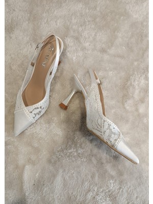 Lace Dantel ve Inci Taş Detaylı Sivri Burun Topuk Dekolteli 7 cm Kadeh Topuk Gelin Ayakkabısı