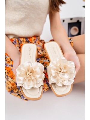 Yazlık Çiçek Detaylı Kadın Terlik Sandalet Rahat Hafif Taban