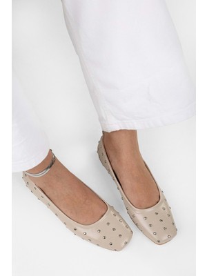 Shoeberry Kadın Zoe Ekru Troklu Küt Burunlu Babet