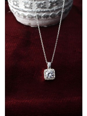 Tektaş Kare Model Zirkon Taşlı 925 Ayar Baget Model Gümüş Kolye