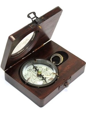 Periboia Ahşap Kutulu Üzeri Desenli Pirinç Pusula