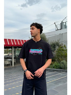 Retro Nakışlı Siyah Oversize Tişört
