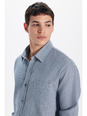 Erkek Relax Fit Rahat Kesim Pamuklu Keten Doku Tek Cepli Mavi Gömlek