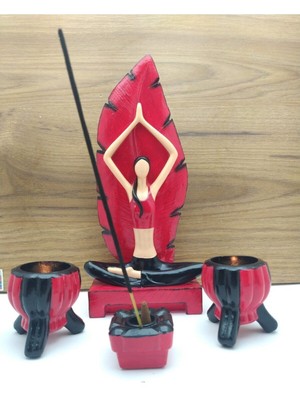 Kırmızı Yoga Yapan Kız Tütsülük ve Mumluk