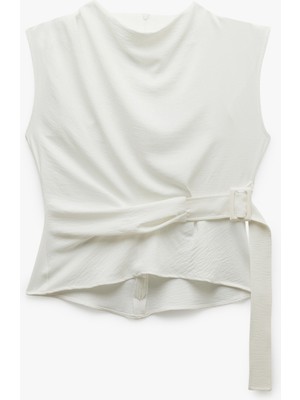 Koton Aksesuar Detaylı Aerobin Kumaş Dökümlü Yaka Kolsuz Bluz