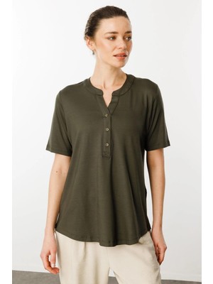 Desen Triko Kadın Yakası Düğmeli Penye T-Shirt 25764 Haki