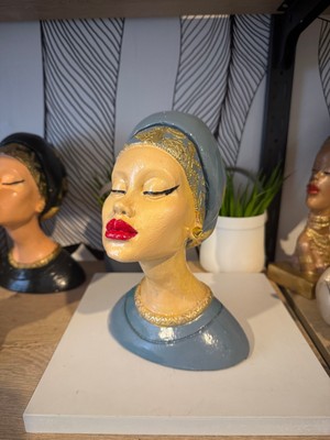 Atak Hediyelik Dekoratif Afrikalı Kadın Büst Renkli Biblo Polyester