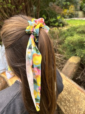 Saten Kadın Fular Model Limon  Desenli Lastikli Saç Tokası