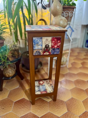 Ahşap Desenli Mini Komodin