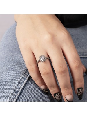 Nur Silver Kenar Tek Sıra Taşlı Baget Gümüş Yüzük - NUR-YK00106