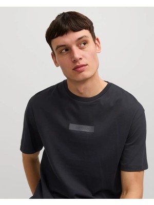 Jack&jones 12269369 Jjtaka On Kucuk Baskılı 0 Yaka Kısa Kol Tsh