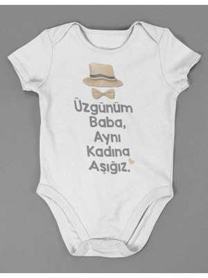 Sevbano Üzgünüm Baba Aynı Kadına Aşığız ! Yazılı Pamuklu Yumuşak Unisex Çıtçıtlı Body Zıbın
