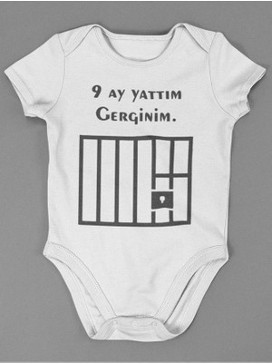 Sevbano 9 Ay Yattım Gerginim ! Yazılı Pamuklu Yumuşak Unisex Çıtçıtlı Body Zıbın