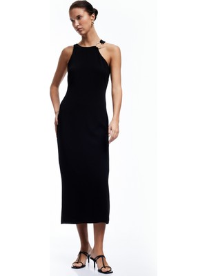 Koton Aksesuar Detaylı Kolsuz Yuvarlak Halter Yaka Krep Kumaş Uzun Elbise