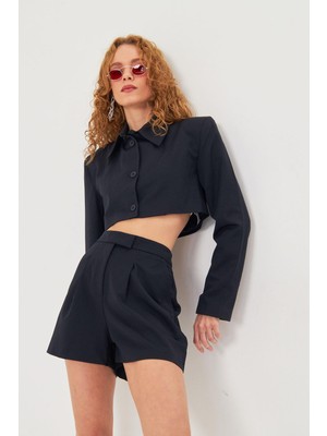 Düğmeli Crop Blazer Ceket