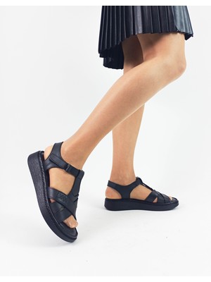 Deri Siyah Renk Bantlı Düz Taban Kadın Sandalet