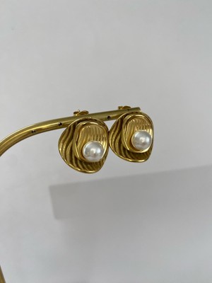 Sedef Yuvarlak Incili Çelik Gold Küpe