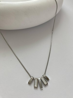 Sallantılı Şerit Sedef Silver Kolye