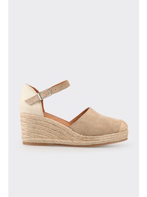 Kadın Elle Bej Deri Dolgu Topuk Ayakkabı Orta Topuk ve Poliüretan Taban ile Şık