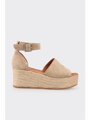 ELLE Bej Deri Kadın Dolgu Topuklu Sandalet 6.5 cm Yüksekliği ile Şık ve Rahat Tasarım