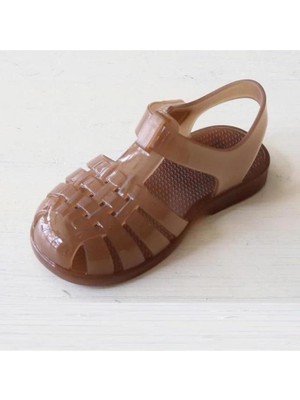 Igor BB338-309 Unisex Çocuk Sandalet Kahve Renk PVC Malzeme ile Hafif ve Suya Dayanıklı
