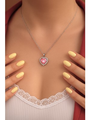 Sacce Scarves & Accessories Pembe Kalp Taşlı Kalpli Kolye – Işıltılı Gümüş Renk Zincirli Tasarım