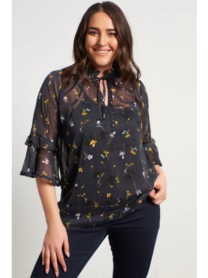 Myline Önü Bağcıklı Atletli Şifon Bluz