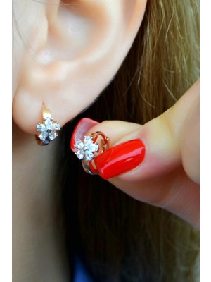 Sacce Scarves & Accessories Zirkon Taşlı Çiçek Model Ince Halka Küpe – Günlük Kullanıma Uygun, Dayanıklı ve Zarif Tasarım