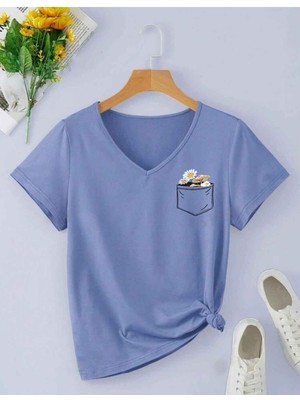 Tarzsokak V Yaka Basic Çiçek Baskılı Pamuklu Tshirt (Normal