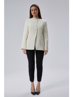 Bolivente Kadın Ekru Blazer Ceket Regular Fit Dokuma Kumaş ve Düğmeli Kapama ile Rahat Kullanım