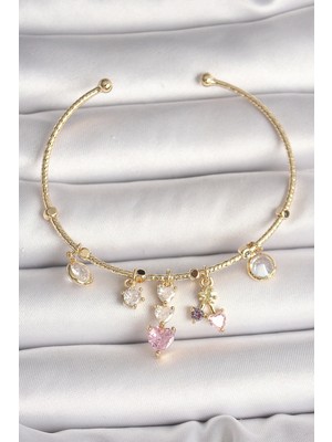 Pirinç Gold Renk Sallantı Zirkon Taşlı Kalp Figür Pembe Kalp Detay Charm Kadın Bileklik